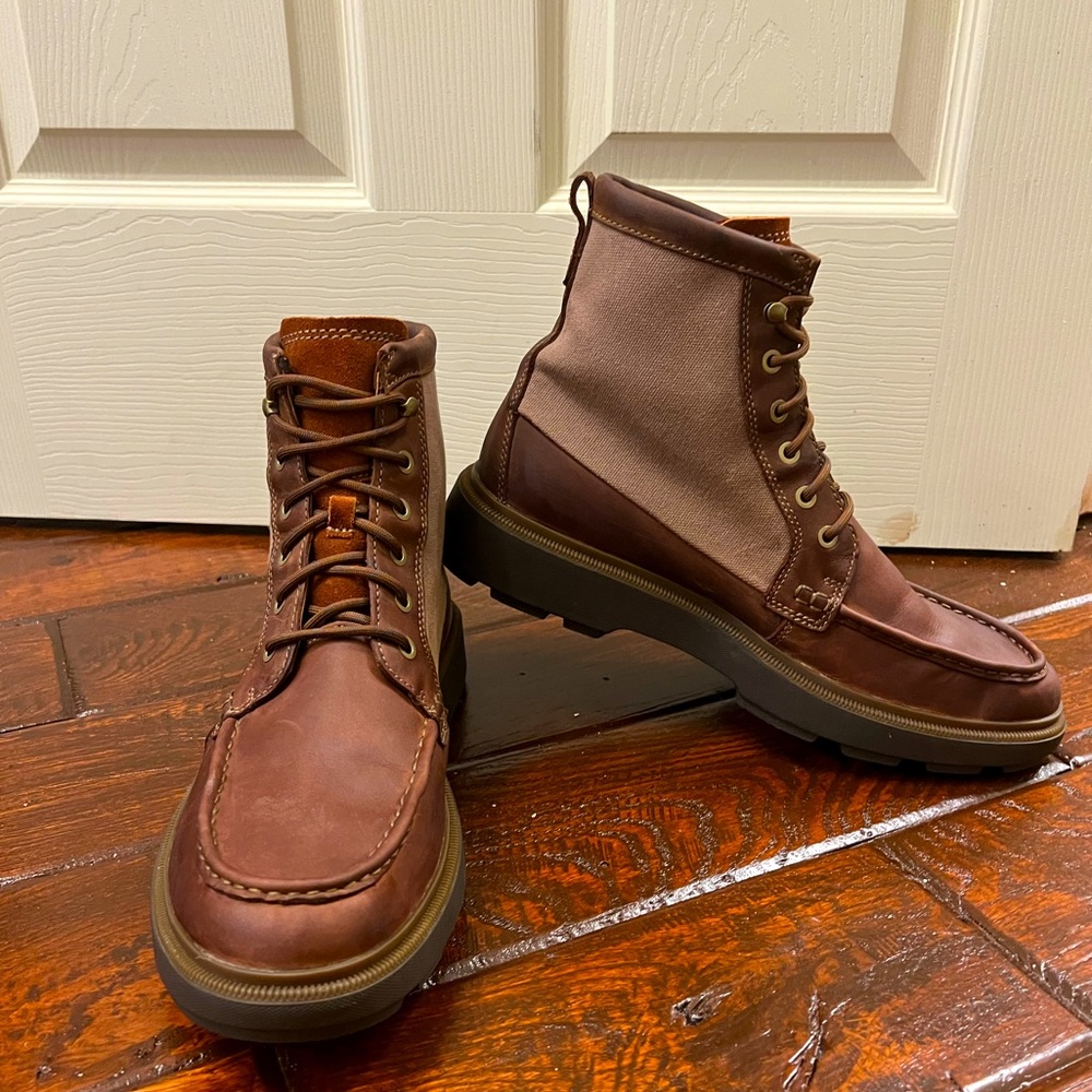Clark’s moc toe boots size 11